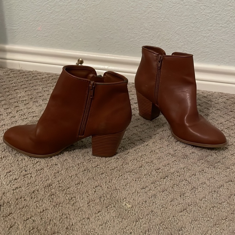 brown low boots
